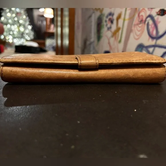 Fossil brown clutch wallet with key detailing preloved condition - Picture 3 of 10